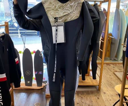 ウェットスーツ　BEWET フリーショルダー　セミドライ