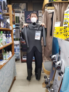 ウェットスーツ　セミドライ　ビーウェット