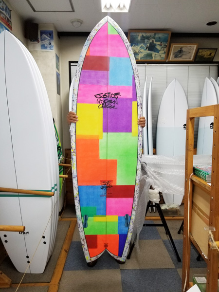 サーフボード　ジャスティス　ツインフィッシュ　ツインフィン